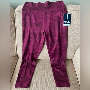 DSG high rise maroon/camo girls leggings Size Large (tags on)